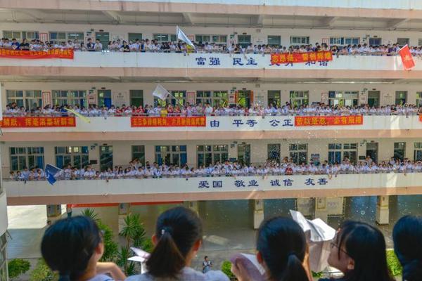 “好評中國”，精彩“屏”傳