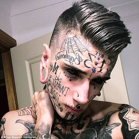 以小昭為例說明如何帶著腳鐐穿內褲