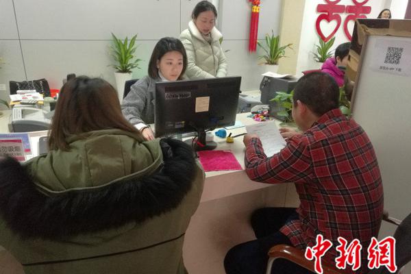 Adobe新推出了一款電子感應(yīng)裙，好玩